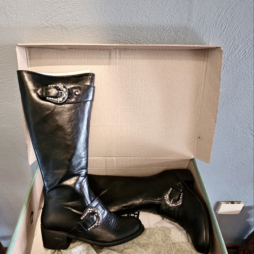 Black Leather Heeled Roper Boots